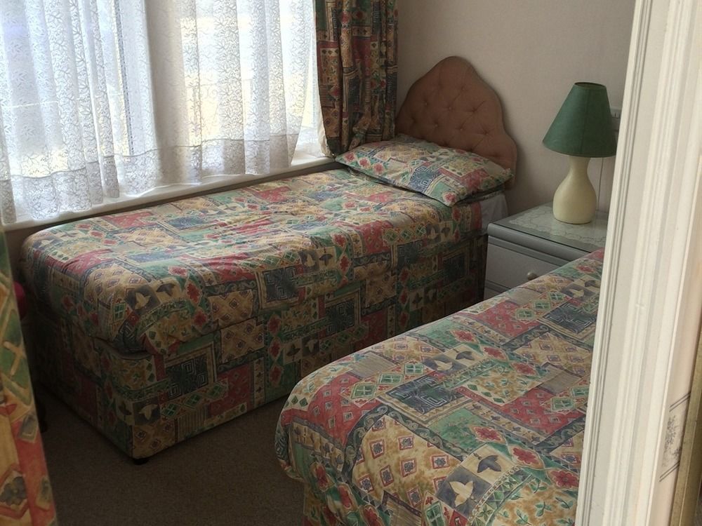 Royal Court And Garden Apartments Sandown Extérieur photo