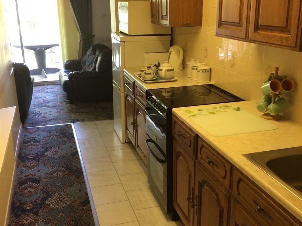 Royal Court And Garden Apartments Sandown Extérieur photo