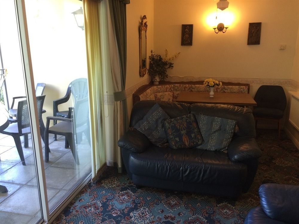 Royal Court And Garden Apartments Sandown Extérieur photo
