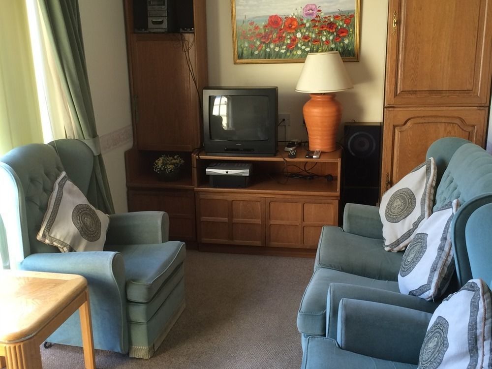 Royal Court And Garden Apartments Sandown Extérieur photo